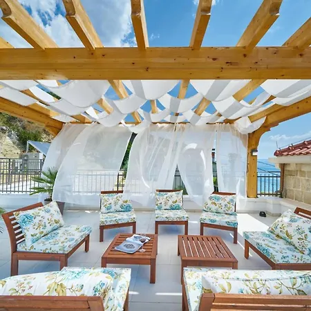 Villa Exclusive Amara, Heated Pool - Sea View Jesenice (Split-Dalmatia)