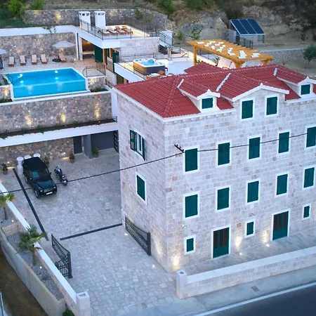 Exclusive Amara, Heated Pool - Sea View 예세니체