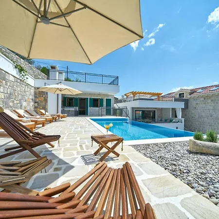 Exclusive Amara, Heated Pool - Sea View Villa Jesenice (Split-Dalmatia)