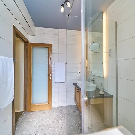 Exclusive Amara, Heated Pool - Sea View * Jesenice (Split-Dalmatia)