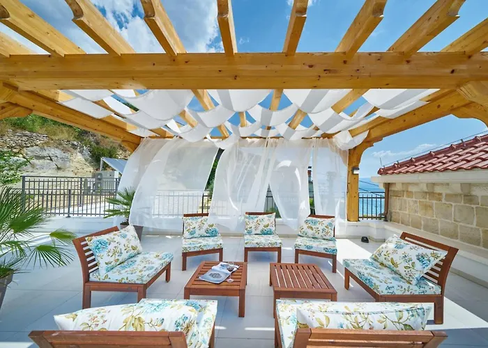 빌라 Exclusive Amara, Heated Pool - Sea View 예세니체