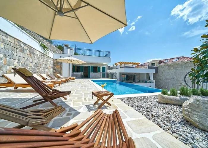 Exclusive Amara, Heated Pool - Sea View 빌라 예세니체