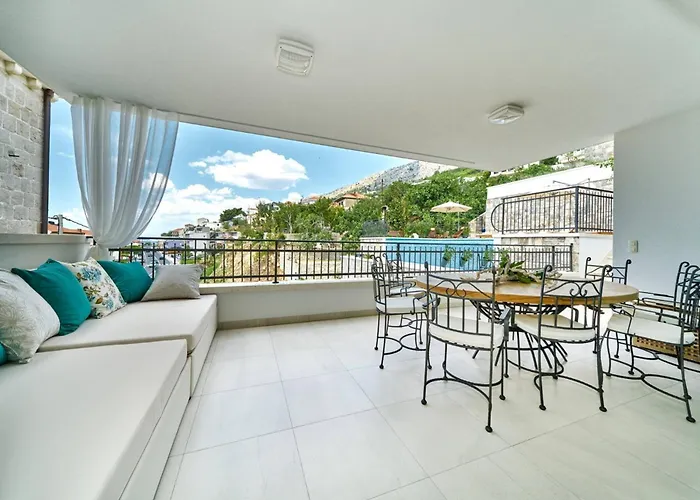 Exclusive Amara, Heated Pool - Sea View 예세니체