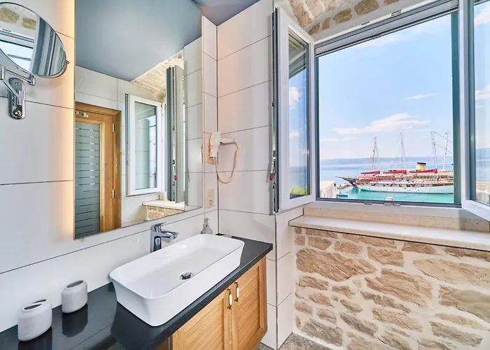 Exclusive Amara, Heated Pool - Sea View 예세니체