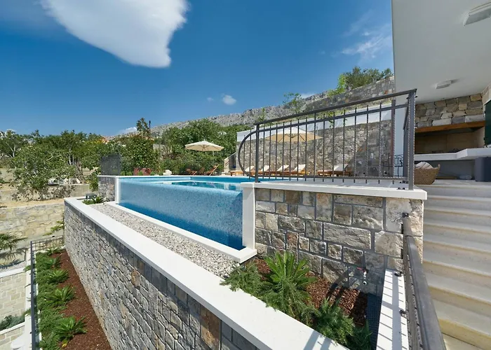 빌라 Exclusive Amara, Heated Pool - Sea View 예세니체